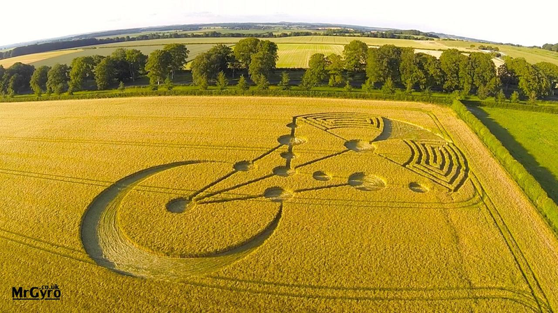 Illustration for article titled The Most Astonishing Crop Circle Artworks of 2014